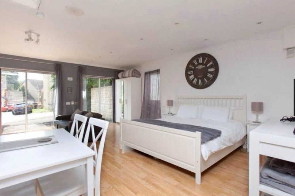 Self-Contained Apartment Corsham Extérieur photo